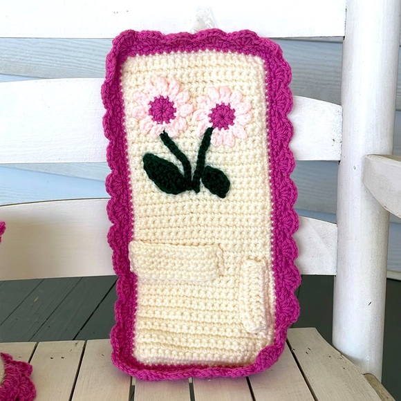 Vintage Crocheted Bathroom Set Pink Flowers Cottagecore Grannycore - Picture 2 of 9